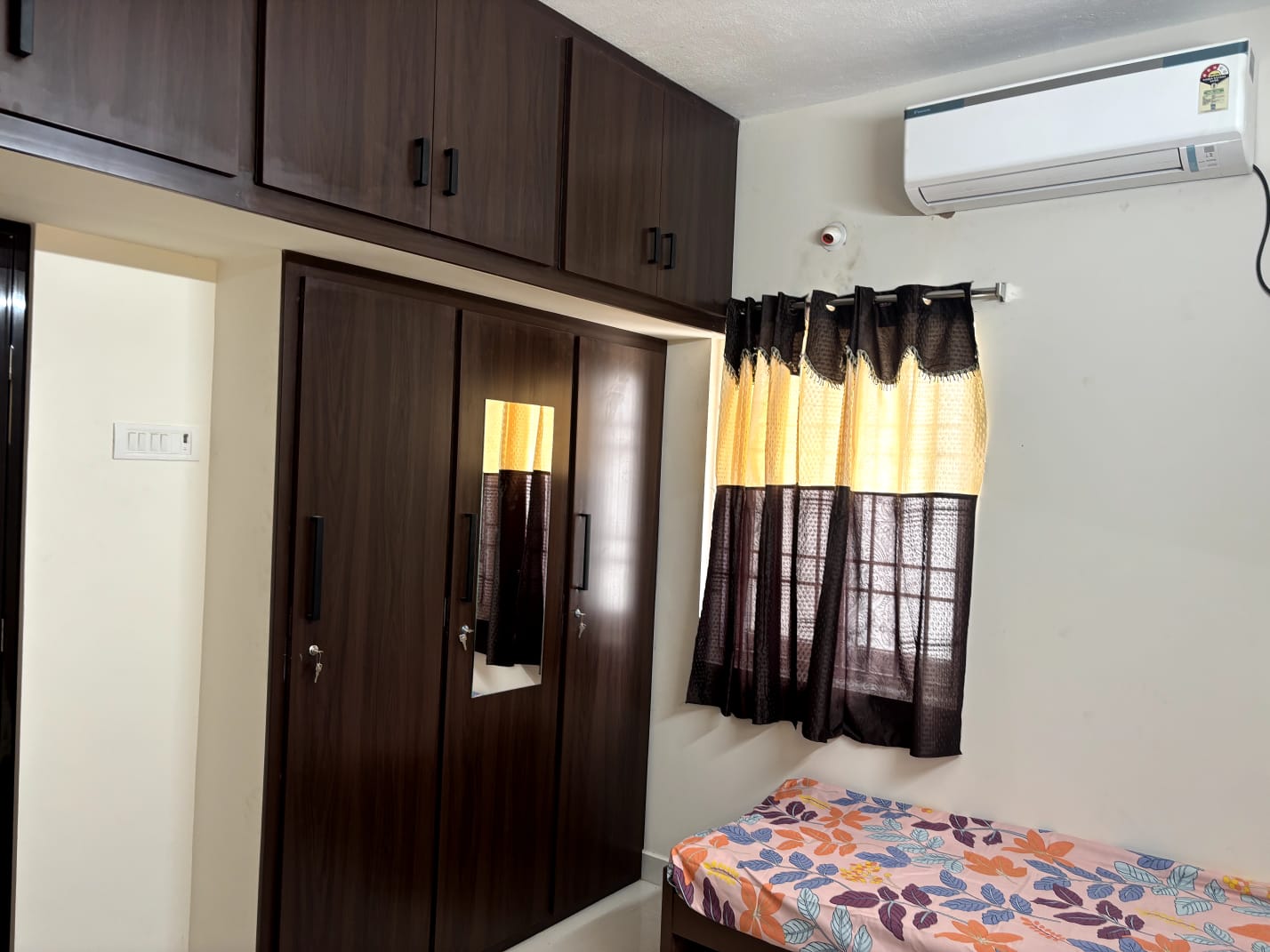 Single Sharing Room in Girls PG