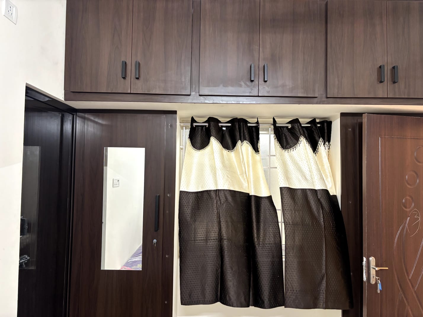 Spacious Cupboards and Storage